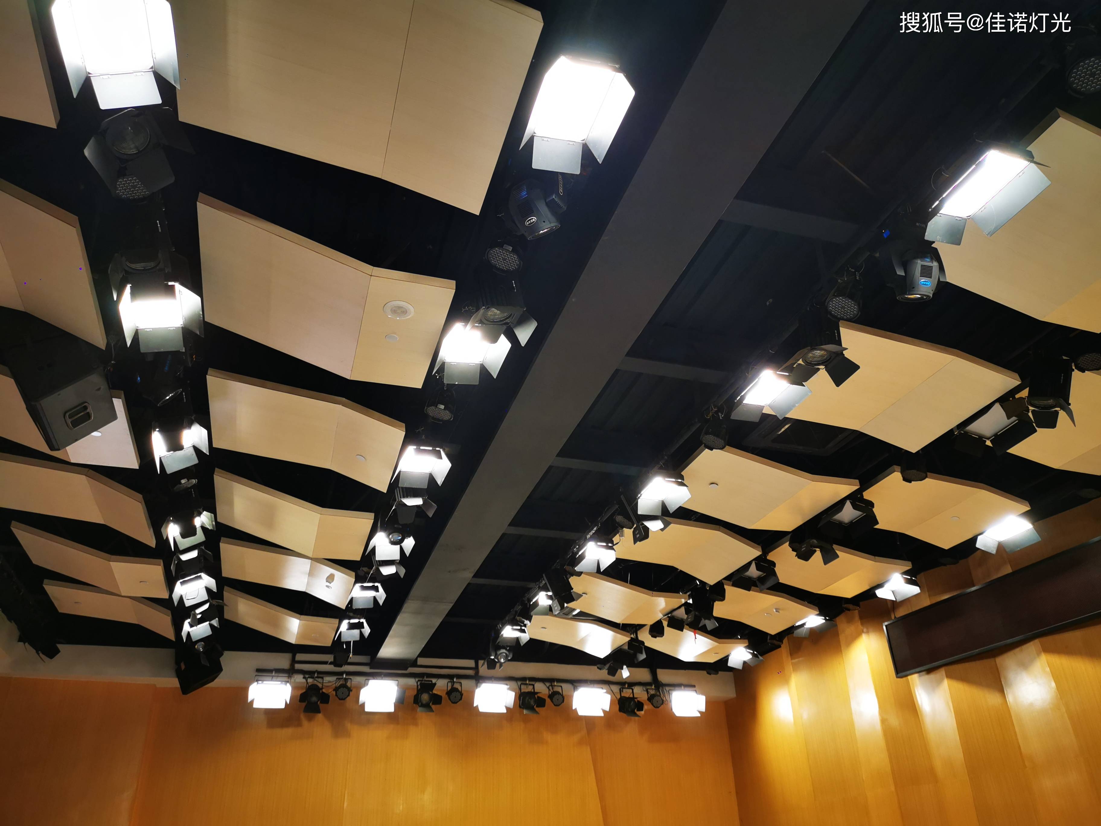 劇院舞臺燈光 光影交織中的大視野與新光芒
